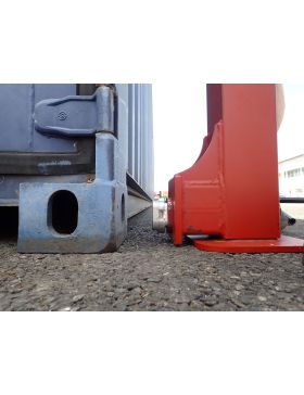MARTINETTO DI SOLLEVAMENTO PER CONTAINER CON AGGANCIO AI BLOCCHI D'ANGOLO ISO 1161