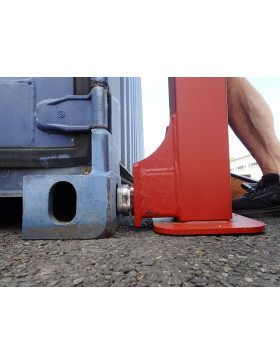 MARTINETTO DI SOLLEVAMENTO PER CONTAINER CON AGGANCIO AI BLOCCHI D'ANGOLO ISO 1161