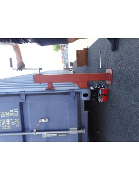 MARTINETTO DI SOLLEVAMENTO PER CONTAINER CON AGGANCIO AI BLOCCHI D'ANGOLO ISO 1161