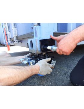 MARTINETTO DI SOLLEVAMENTO PER CONTAINER CON AGGANCIO AI BLOCCHI D'ANGOLO ISO 1161